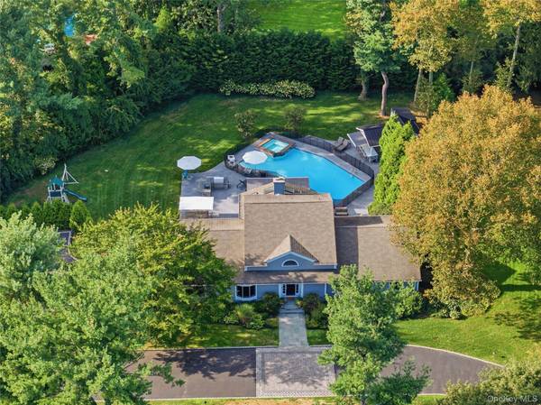 2 Meadow RD, Old Westbury, NY 11568