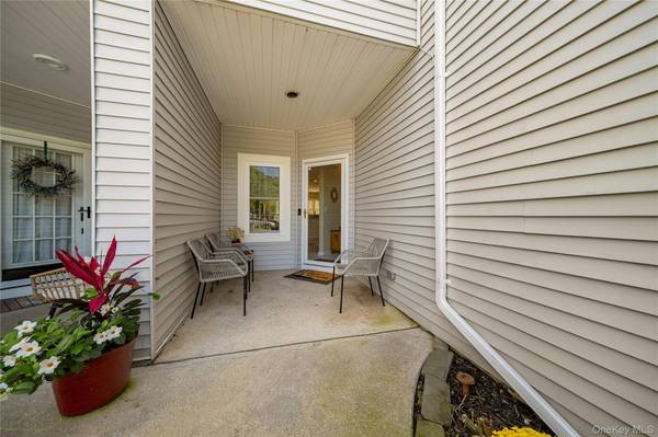 203 Windward CT, Port Jefferson, NY 11777