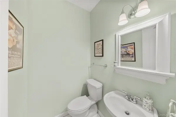 203 Windward CT, Port Jefferson, NY 11777