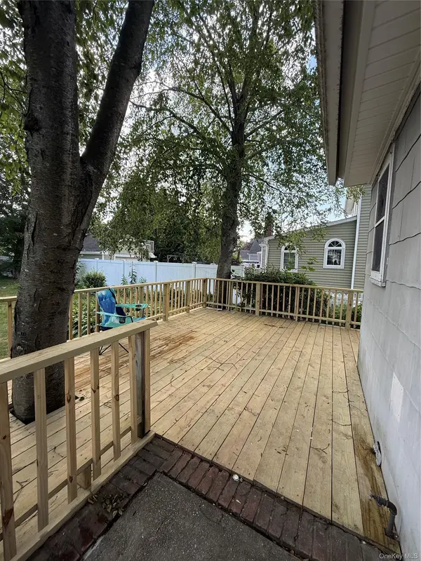 77 Woods AVE, Rockville Centre, NY 11570