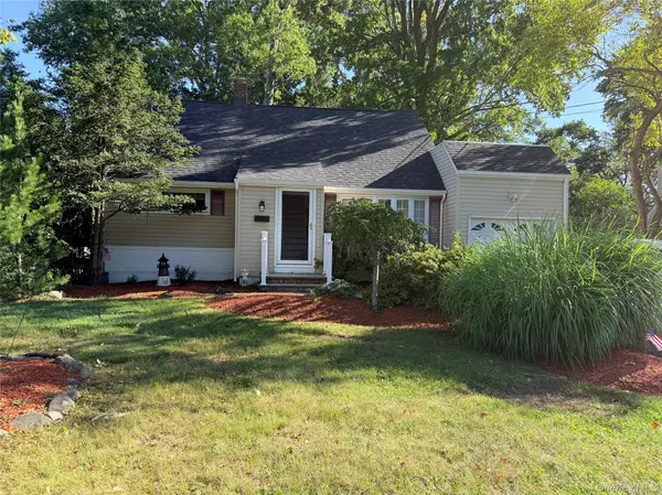 330 Holt DR, Pearl River, NY 10965