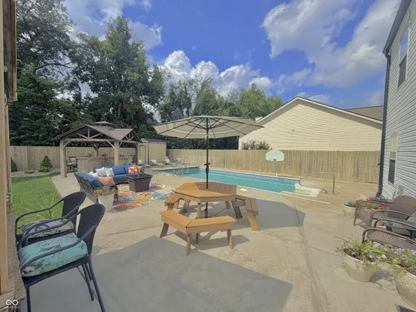 6 Candlewood CT, Brownsburg, IN 46112