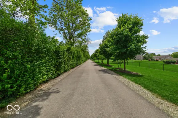 9914 Glad Grist DR, Mccordsville, IN 46055
