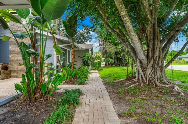 2488 DAVIS BLVD, Sarasota, FL 34237