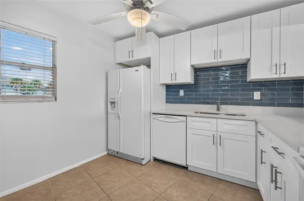 245 CENTER RD #109, Venice, FL 34285
