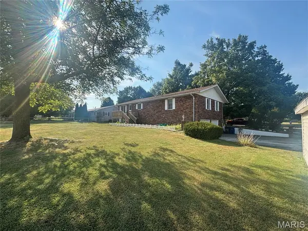 1000 W Saint John ST, Vandalia, MO 63382