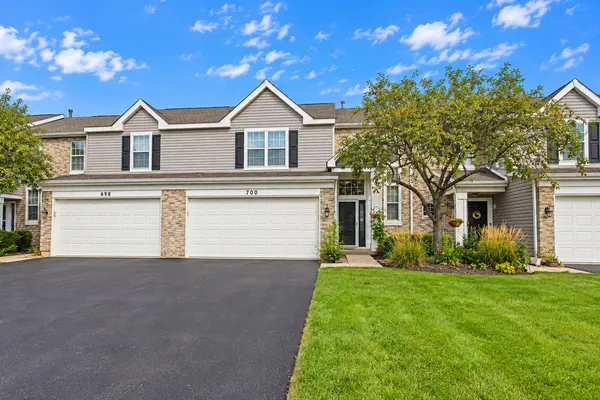 700 Savannah LN, Crystal Lake, IL 60014