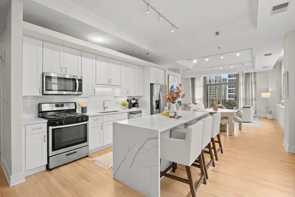 212 W WASHINGTON ST #1705, Chicago, IL 60606