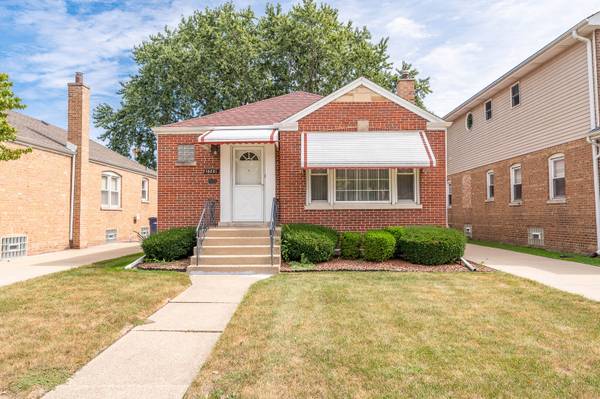 10221 S Trumbull AVE, Evergreen Park, IL 60805