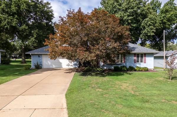1530 29th ST, Bettendorf, IA 52722