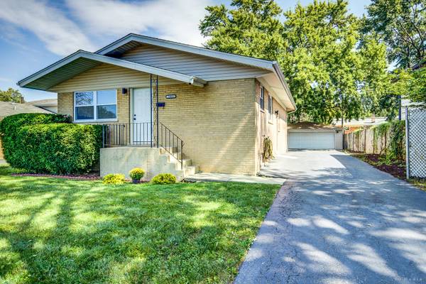 14425 Tripp AVE, Midlothian, IL 60445