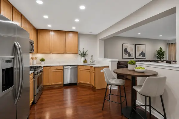 3250 Cool Springs CT #3250, Naperville, IL 60564
