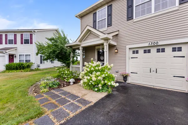1300 Burns LN, Minooka, IL 60447