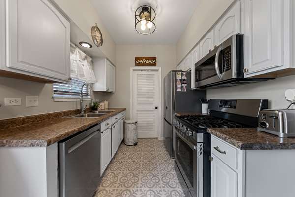1300 Burns LN, Minooka, IL 60447