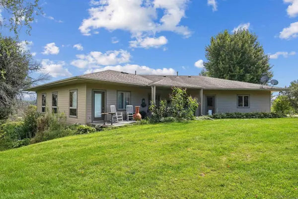 2229 Pole Line RD, Decorah, IA 52101