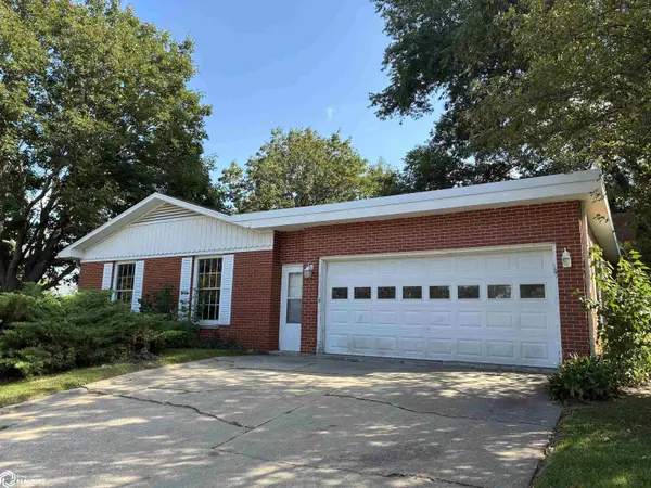 16 Fairway DR, Clear Lake, IA 50428