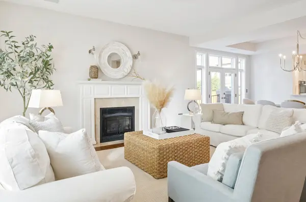 106 Coventry LN, Edina, MN 55435