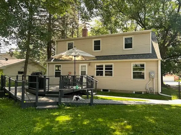 887 Cheri LN, Mendota Heights, MN 55120