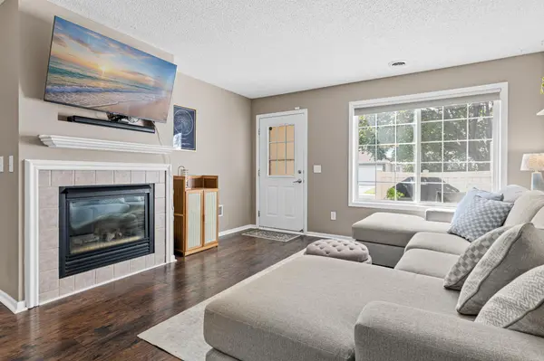 15784 Flackwood TRL #95, Apple Valley, MN 55124
