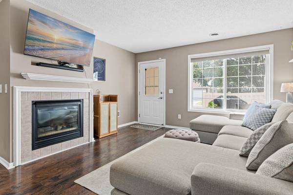 15784 Flackwood TRL #95, Apple Valley, MN 55124