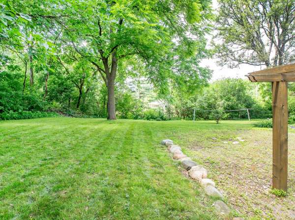 1603 Dodd Rd, Mendota Heights, MN 55118
