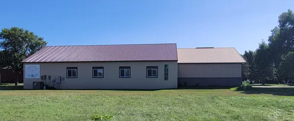 105 1st AVE SW, Fairfax, MN 55332