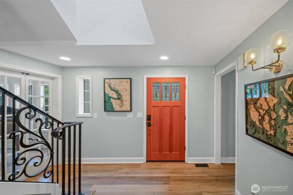 7939 Lorna DR SE, Olympia, WA 98503