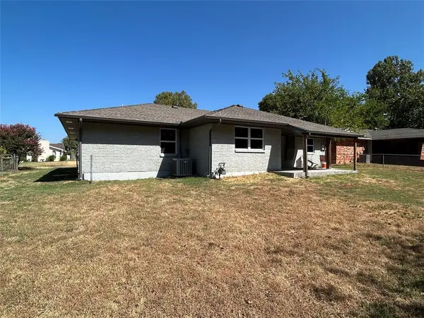 936 W Lovers LN, Purcell, OK 73080