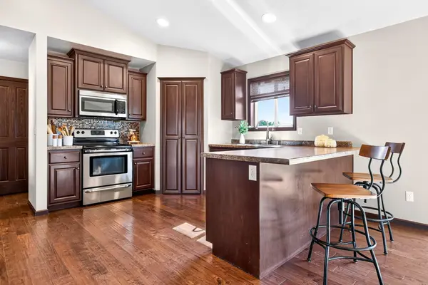 899 LOTUS TRL, Menasha, WI 54952