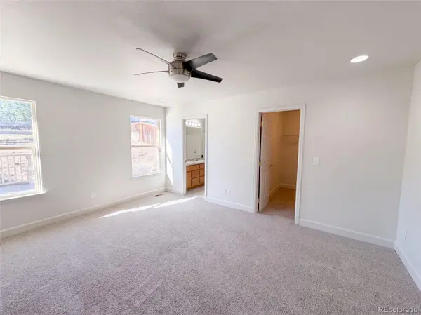 10009 Strathfield LN, Highlands Ranch, CO 80126
