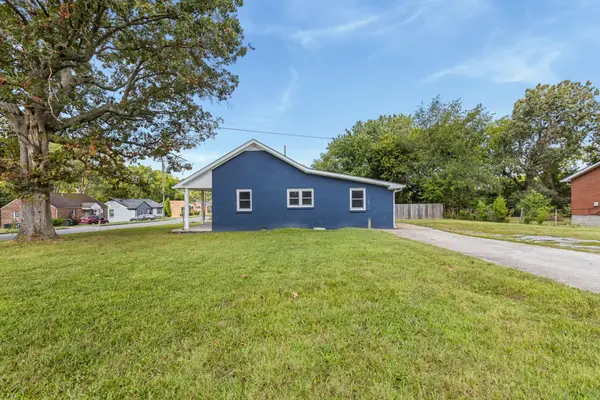 122 22nd Ave #E, Springfield, TN 37172