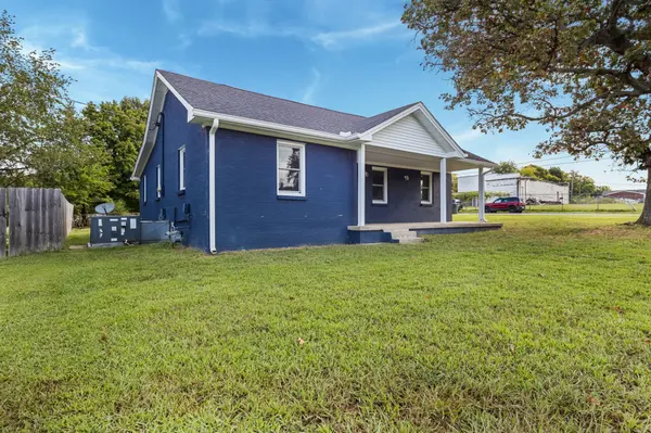 122 22nd Ave #E, Springfield, TN 37172