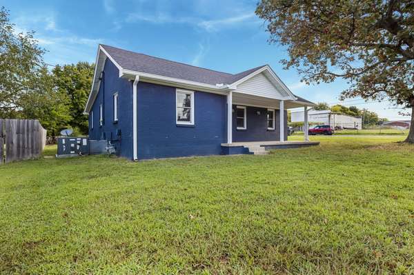 122 22nd Ave #E, Springfield, TN 37172