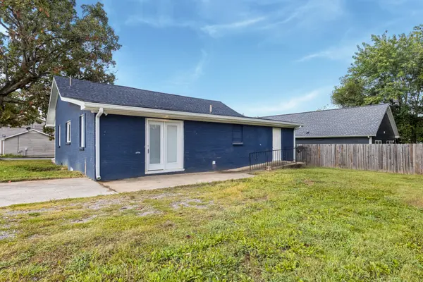 122 22nd Ave #E, Springfield, TN 37172