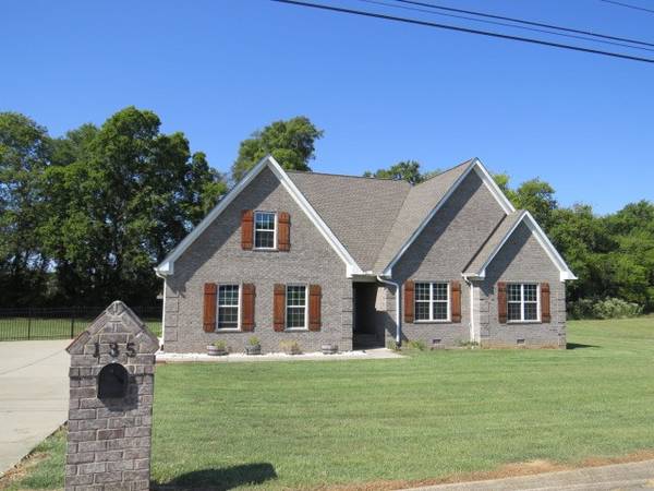 135 Stonecreek Dr, Pulaski, TN 38478