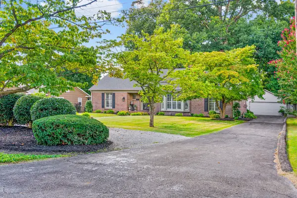 2611 Cayce Meade Dr, Hopkinsville, KY 42240