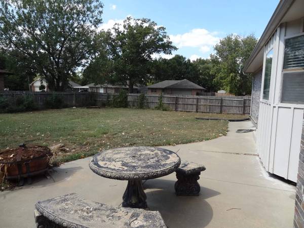 1105 S Laurel, Wichita, KS 67207