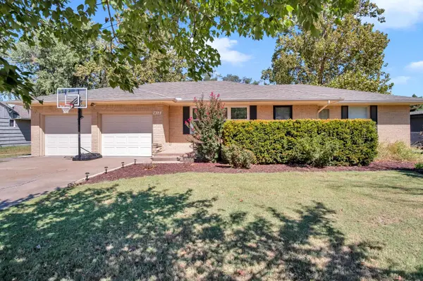 412 SE 11th St., Newton, KS 67114