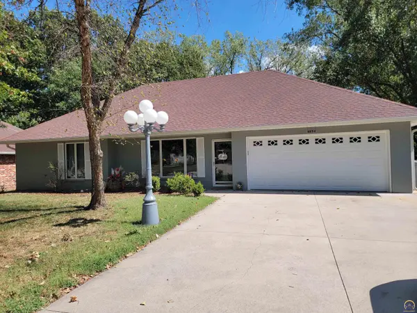 2530 Willow LN, Emporia, KS 66801