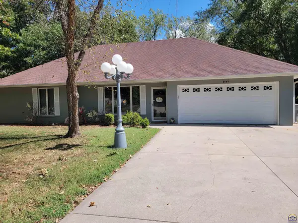 2530 Willow LN, Emporia, KS 66801