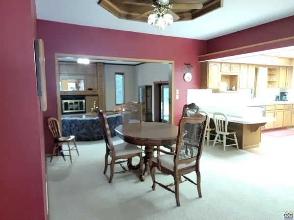 2530 Willow LN, Emporia, KS 66801