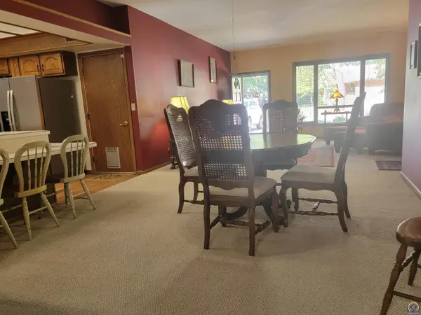 2530 Willow LN, Emporia, KS 66801