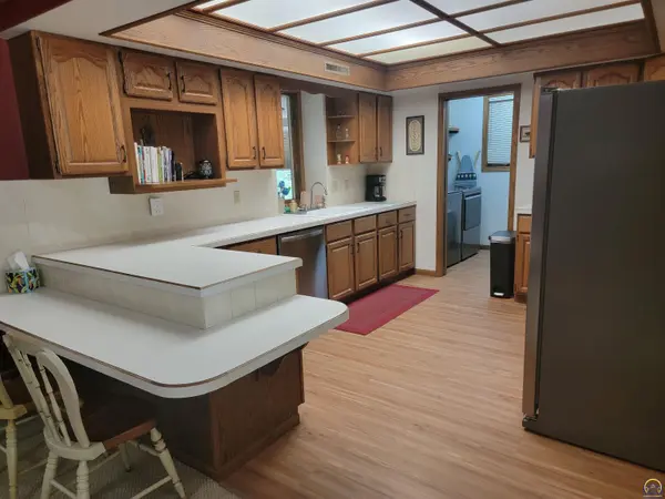 2530 Willow LN, Emporia, KS 66801