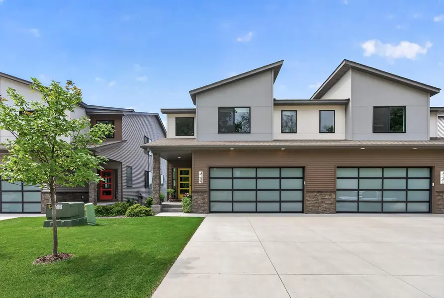 4139 Isaac CT, Vadnais Heights, MN 55127