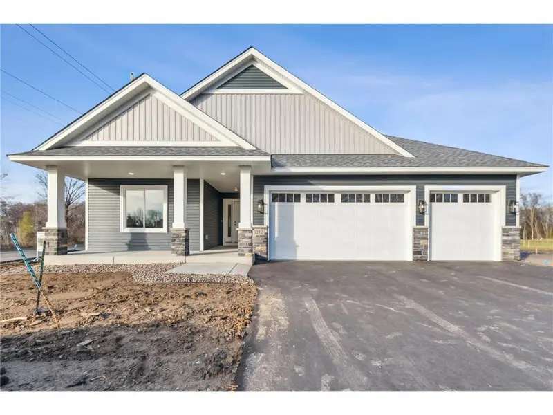 6358 Goodwin LN, Wyoming, MN 55092