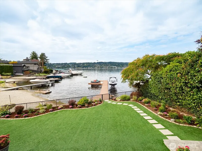 5912 NE Arrowhead DR, Kenmore, WA 98028