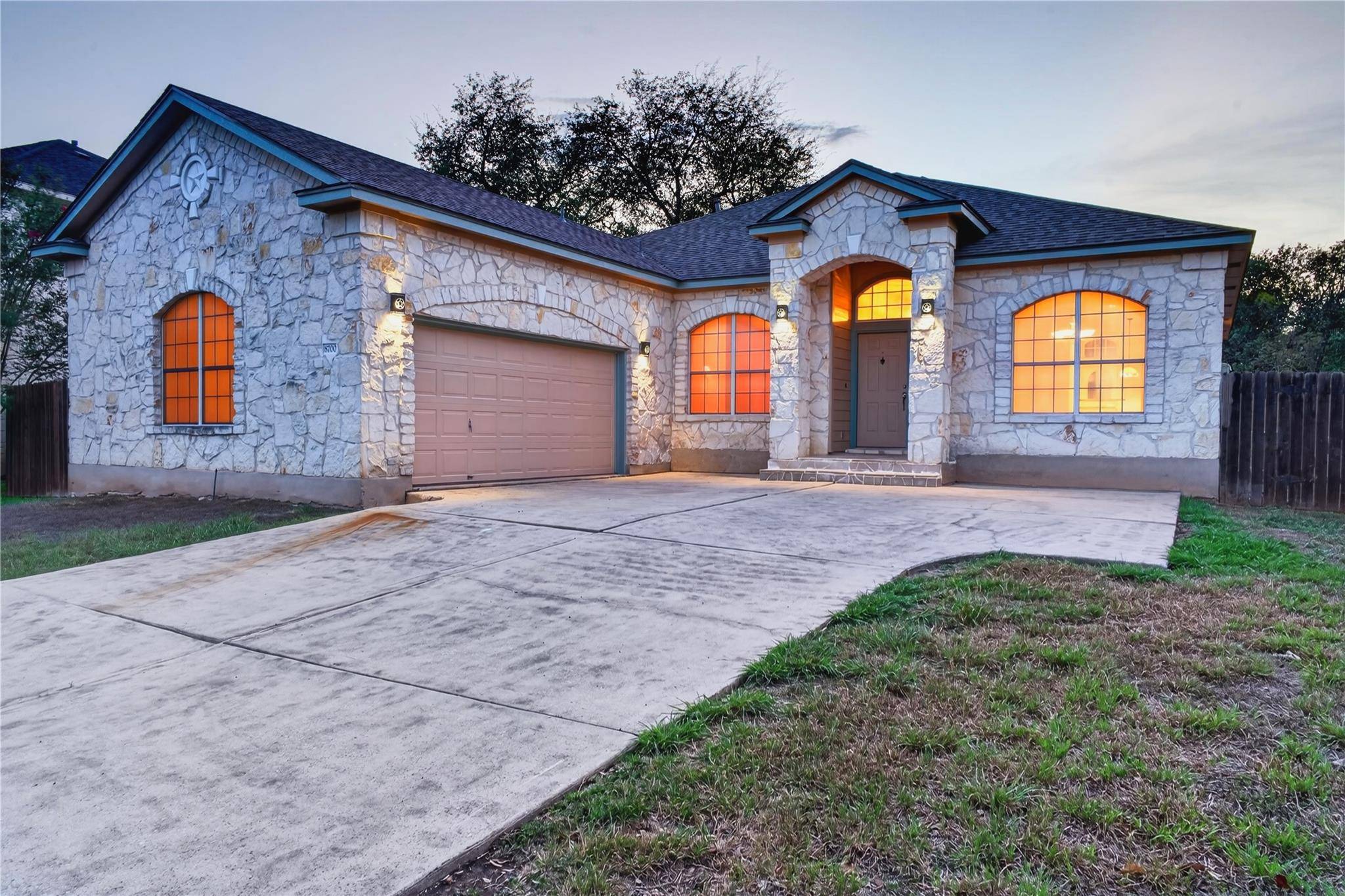 8700 Neider DR, Austin, TX 78749