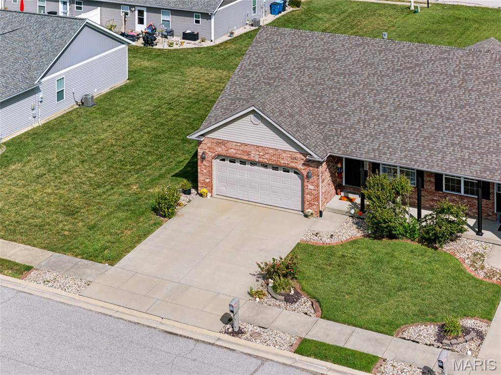 55 Bridgewater LN #A, Highland, IL 62249