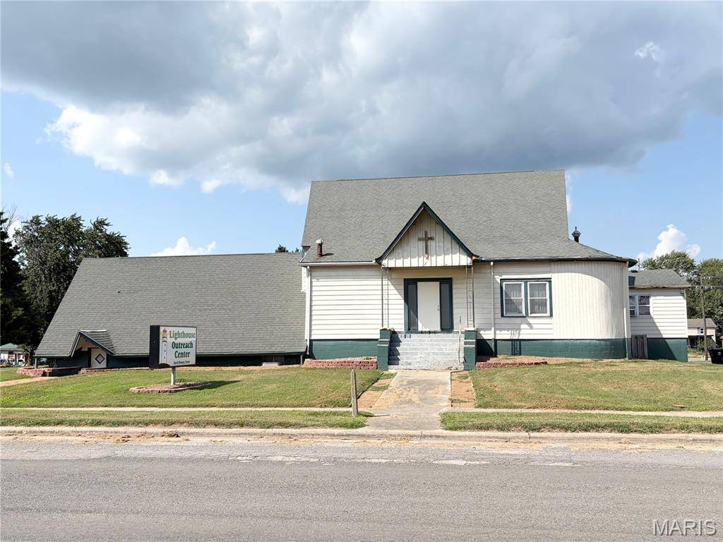 303 W PALM ST, Roodhouse, IL 62082