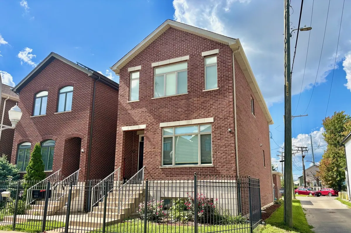 2810 S Grove ST, Chicago, IL 60608